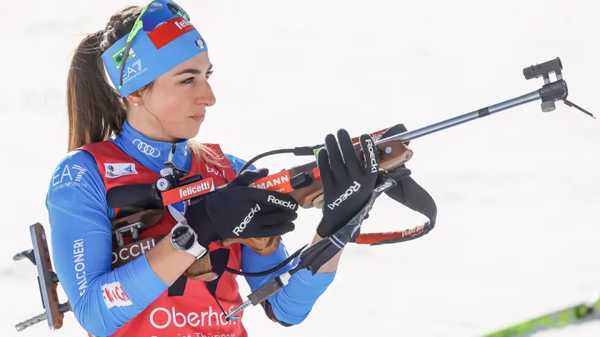 epa10468129 Lisa Vittozzi of Italy at the shooting range during zeroing ahead of the Women's 15km race at the IBU Biathlon World Championships in Oberhof, Germany, 15 February 2023. EPA/RONALD WITTEK