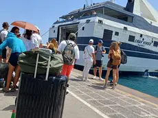 Emergenza idrica sull'isola di Capri, chiusi bar e toilette pubbliche, divieto di sbarco per i turisti, 22 giugno 2024. ANSA/GIUSEPPE CATUOGNO
