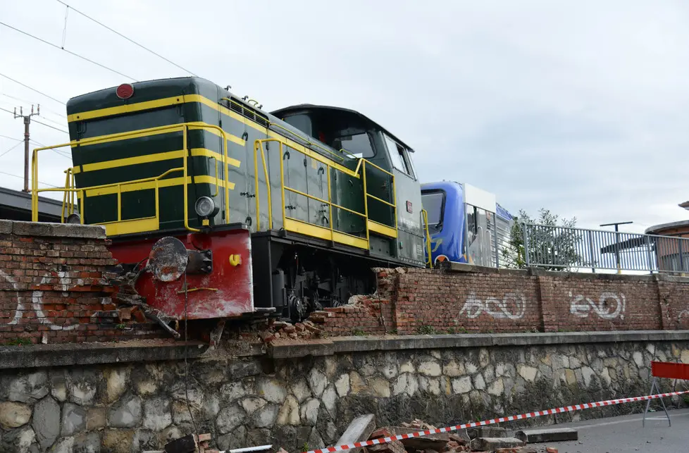 Udine 07 Marzo 2016 deragliamento locomotore via cernaia Petrussi Foto Turco Massimo