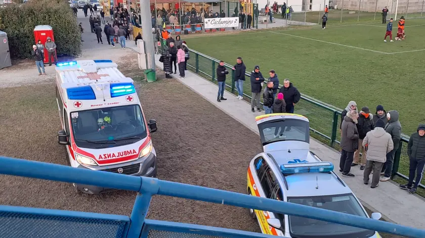 I soccorsi sono intervenuti immediatamente allo stadio Della Ricca, Carlino