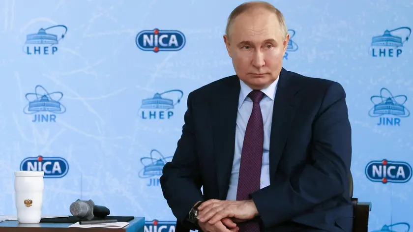 epa11408497 Russian President Vladimir Putin meets with megagrant recipients and leading scientists at the Joint Institute for Nuclear Research, in Dubna, Moscow region, Russia, 13 June 2024. EPA/MIKHAIL METZEL / SPUTNIK / KREMLIN POOL MANDATORY CREDIT