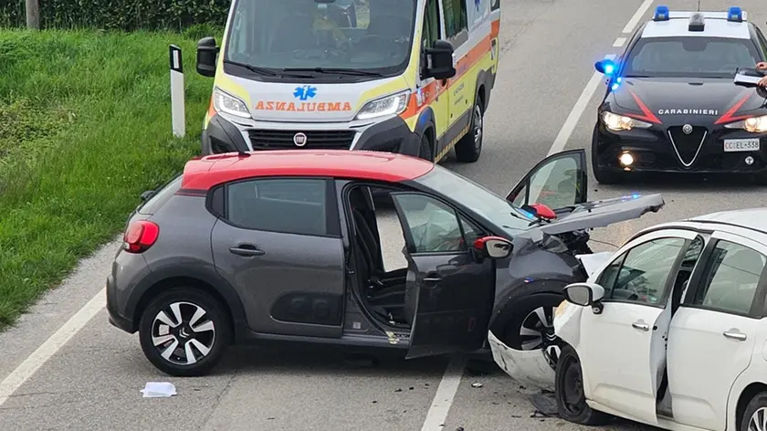 I soccorsi sul luogo dell'incidente a Carlino