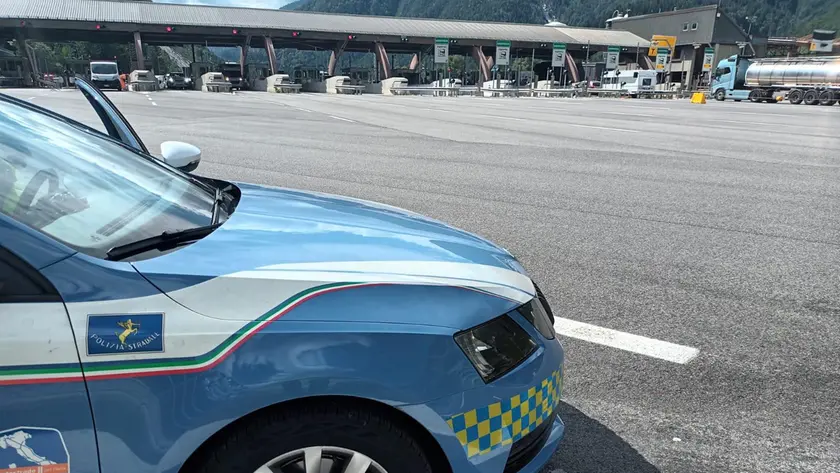 La sanzione amministrativa stabilita per la circolazione contromano varia da un minimo di 2.046 a un massimo di 8.186 euro