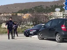 Sette persone sono indagate nell'operazione antidroga compiuta stamani dei carabinieri di San Giovanni Rotondo, nel Foggiano. Quattro persone sono finite in carcere, tre sono state sottoposte all'obbligo di firma. Sono accusate, a vario titolo, di spaccio di sostanze stupefacenti in concorso, tentativo di incendio di autovettura ed evasione. I reati contestati fanno riferimento al periodo compreso tra marzo e luglio 2021 e sarebbero stati commessi a San Giovanni Rotondo, San Marco in Lamis e San Severo, 28 febbraio 2023. ANSA/US CARABINIERI +++ NPK +++ NO SALES, EDITORIAL USE ONLY +++