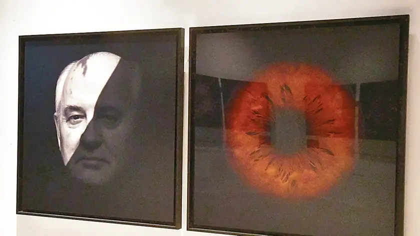 Mikhail Gorbacëv ritratto da Giacobetti e la sua iride in un’esplosione di colore alla mostra