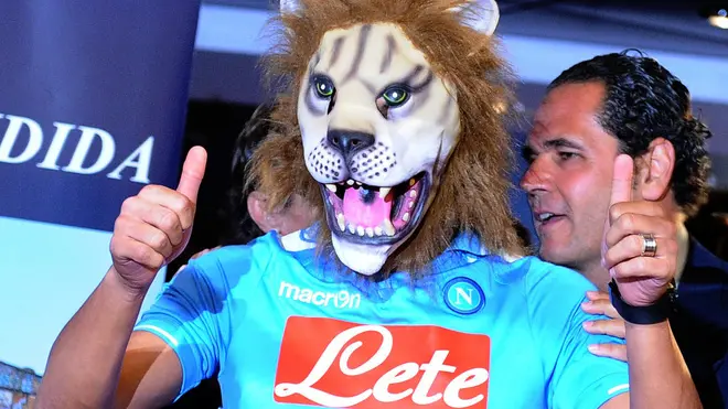 The new acquisition of the team of Naples, the Swiss player of Turkish origin, Gokhan Inler (R) in Naples, today July 11, 2011, with the mask of a lion during the presentation of the team and the new shirt. ANSA / CIRO FUSCO