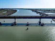 La barriera antisale sul fiume Adige nel comune di Porto Tolle. Porto Tolle (Rovigo), 13 aprile 2023. ANSA/LUCA ZENNARO