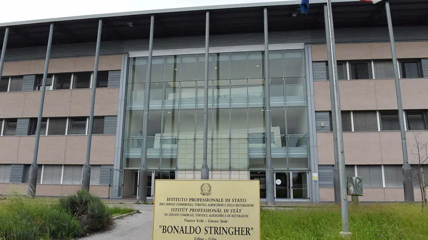L'investimento nei pressi dell'Istituto Stringher in viale monsignor Nogara (foto Petrussi)