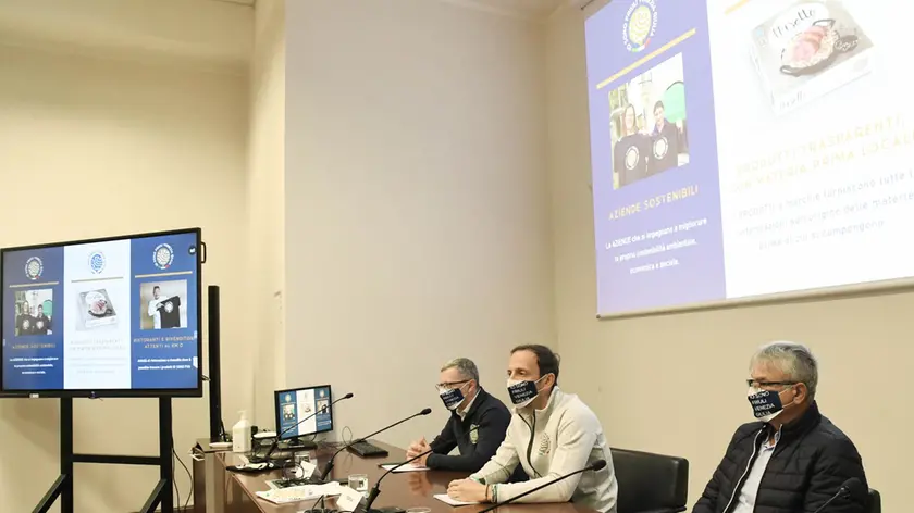 Il governatore Massimiliano Fedriga e l'assessore alle Risorse agroalimentari e forestali Stefano Zannier alla presentazione dei prodotti del marchio 'Io Sono Friuli Venezia Giulia'.