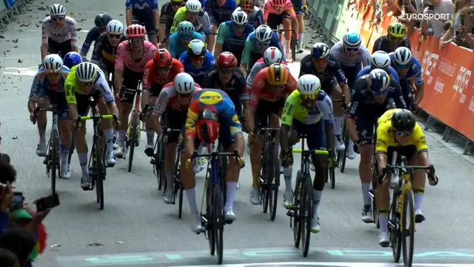 Un'altra immagine della volata di Amburgo