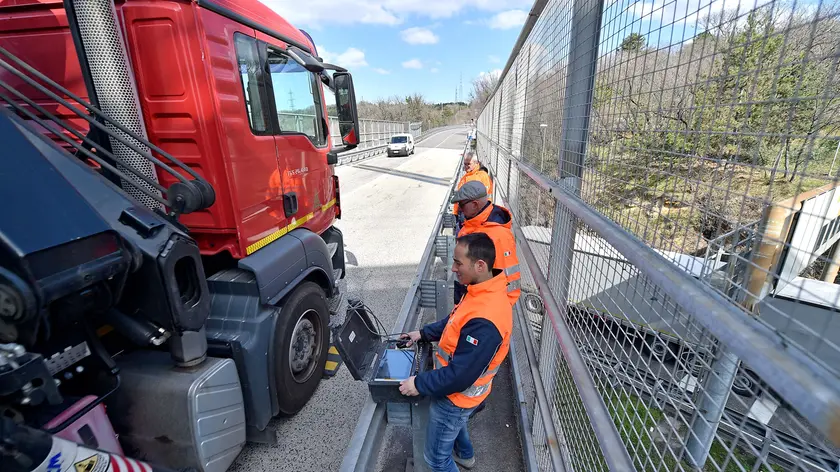 20 marzo 2018 Autovie Venete. Controlli strutturali, prove statiche dei ponti e cavalcavie. Copyright Foto Petrussi / Ferraro Simone