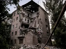 epa11436457 A handout photo made available by the Ukrainian Army shows a residential building damaged by shelling in the city of Chasiv Yar, Ukraine, 25 June 2024 amid the Russian invasion. Russian troops entered Ukrainian territory on 24 February 2022, starting a conflict that has provoked destruction and a humanitarian crisis. EPA/UKRAINIAN ARMY / OLEG PETRASIUK / HANDOUT HANDOUT EDITORIAL USE ONLY/NO SALES HANDOUT EDITORIAL USE ONLY/NO SALES