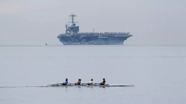 La portaerei Truman arrivata nel golfo di Trieste (foto Lasorte)