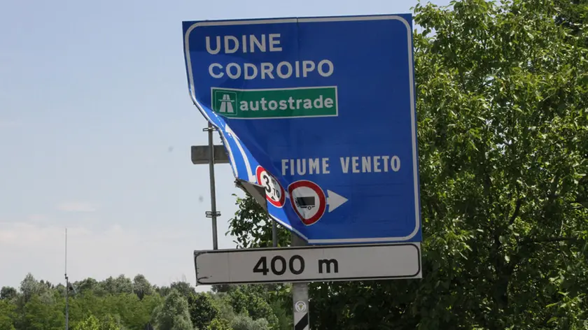 FOTO MISSINATO - PONTE MEDUNA FINO ROTONDA MORO LAVORI IN SOSPESO ERBA ALTA