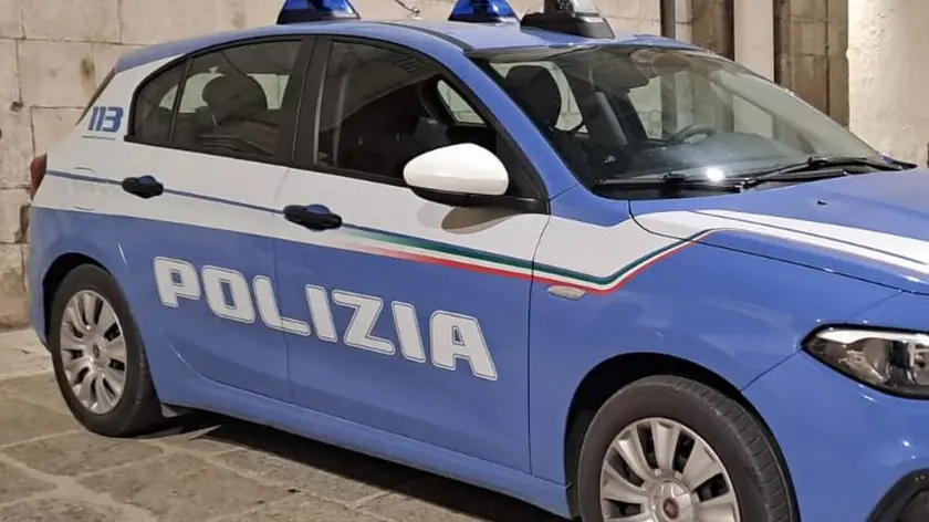 Concorso in due rapine ad Ancona, polizia denuncia un 26enne. Auto della polizia generica