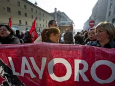 Il corteo con blocchi stradali organizzato dai disoccupati aderenti al movimento Bros, all'Astir e all' Arpac Multiservizi che,l' 1 dicembre 2011, ha causato a Napoli gravi disagi al traffico cittadino..ANSA / CIRO FUSCO