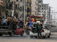 epa10954343 Residents evacuate from Gaza City and the northern Gaza Strip, in Gaza, 02 November 2023. More than 8,500 Palestinians and at least 1,400 Israelis have been killed, according to the Israeli Defense Forces (IDF) and the Palestinian health authority, since Hamas militants launched an attack against Israel from the Gaza Strip on 07 October, and the Israeli operations in Gaza and the West Bank which followed it. According to the United Nations Relief and Works Agency for Palestine Refugees in the Near East (UNRWA), a 'massive displacement of people' from the north of the Gaza Strip southward has placed 'enormous pressure on those communities'. The IDF had issued a military advisory warning the civilian population of north Gaza and Gaza city to move to areas south of Wadi Gaza as it expands 'ground operations' in the enclave. EPA/MOHAMMED SABER