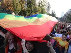 epa11591821 Participants wave a giant rainbow colored flag during the Belgrade Pride Parade march in Belgrade, Serbia, 07 September 2024. Holding rainbow colored flags, balloons and banners participants marched through the main streets of Serbia's capital near the main institutions in the city to which Belgrade Pride has been addressing its demands for improved rights for the LGBTQ+ community. EPA/ANDREJ CUKIC