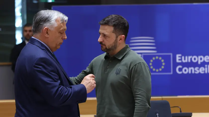 epa11441355 Hungarian Prime Minister Viktor Orban (L) and Ukraine's President Volodymyr Zelensky (R), take part at signature ceremony of security agreement with the EU, during European Council in Brussels, Belgium, 27 June 2024. EU leaders are gathering in Brussels for a two-day summit to discuss the Strategic Agenda 2024-2029, the next institutional cycle, Ukraine, the Middle East, competitiveness, security and defense, among other topics. EPA/OLIVIER HOSLET / POOL