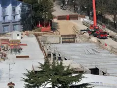 Udine 14 marzo 2015.L'istituto Sello si protegge dai lavori per il nuovo parcheggio di Piazza I Maggio con una maxi fotografia che riproduce la facciata originale dell'edificio..Copyright Foto Petrussi / Ferraro Simone