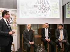 Mario Cichetti e Giuseppe Villani (Direttore e presidente Consorzio Prosciutto San Daniele), Sergio Bolzonello (Vicepresidente Regione FVG e assessore Attività produttive) e Agostino Maio (Capo Gabinetto Regione FVG) alla presentazione di "Aria di Friuli Venezia Giulia", al concept store Presso Porta Nuova - Milano 21/05/2015