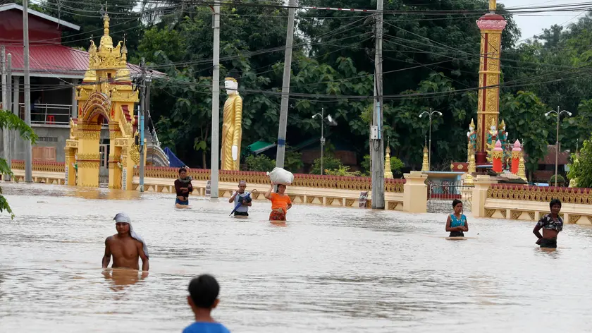 epaselect epa11603206 People carry their belongings at they wade through the flood in Taungoo, Bago division, Myanmar, 14 September 2024. Heavy rains triggered by Typhoon Yagi have caused severe flooding in parts of Myanmar, leaving thousands stranded in their homes, with further heavy rainfall and thunderstorms expected, according to the state weather office. A statement from the Military announced 59,413 households were affected in 34 townships and set up 187 relief camps for the 236,649 people. There were 33 casualties due to the flood in the country including the Naypyitaw. EPA/NYEIN CHAN NAING