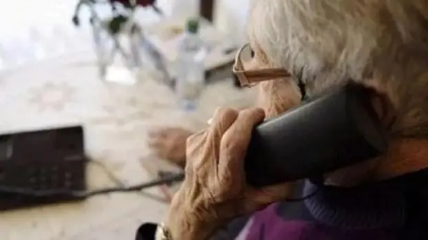 La vittima, un'ottantenne di Udine, è stata contattata telefonicamente dal truffatore