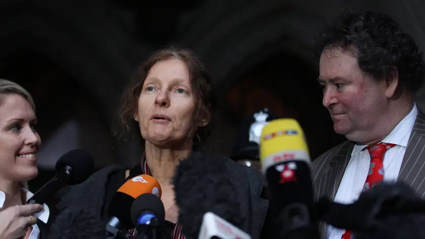 epa02498547 Christine Assange (C), the mother of WikiLeaks founder Julian Assange, addresses to the world media outside the High Court in London, Britain, 16 December 2010. WikiLeaks founder Julian Assange was set free after nine days in a London prison, but faces a fresh legal battle over his extradition to Sweden on sex allegations. The High Court in London granted Assange bail, dismissing an appeal against attempts by the prosecuting authorities to stop him being freed. EPA/PETER MACDIARMID / POOL