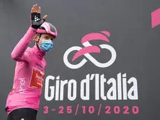 Dutch rider Wilco Kelderman of Team Sunweb, wearing the overall leader's pink jersey, greets the crowd signig in ahead the departure of the 19th stage of the 2020 Giro d'Italia cycling race over 258 km from Morbegno to Asti, Italy, 23 October 2020. The unfavorable weather and pouring rain, in addition, led to the protest of the runners and led to a reduction of the route scheduled for the 19th stage, scheduled on a route around 120 km, from Abbiategrasso to Asti, The 103rd Giro d'Italia is scheduled from 3 to 25 October. ANSA//LUCA ZENNARO