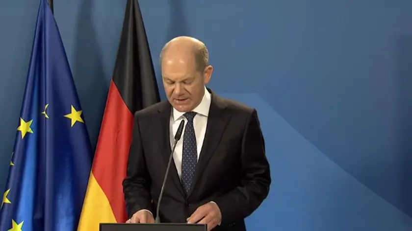 Il ministro delle Finanze tedesco, Olaf Scholz, in un messaggio comune sui rispettivi piani in videoconferenza tra i ministri delle Finanze di Italia, Germania, Francia, e Spagna, 28 aprile 2021. ANSA/MEF EDITORIAL USE ONLY NO SALES