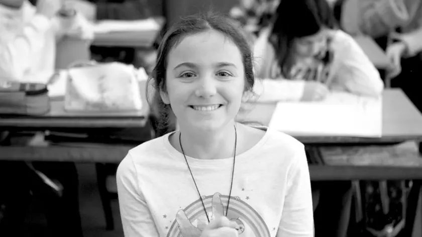 A giugno, con le scuole chiuse ormai da mesi e un orizzonte di ripresa ancora incerto, una preside milanese ha deciso di riaprire le porte dell'istituto da lei diretto, per permettere ai ragazzi di terza media di girare il cortometraggio conclusivo del progetto scolastico incentrato sul cinema iniziato in presenza e poi continuato online durante il lockdown. Quel corto, 'La rinnovata commedia', ora è finito ma - ammette la dirigente del complesso Bodio-Guicciardi, Laura Barbirato, che si è assunta tutta la responsabilità dell'iniziativa - realizzarlo non è stato semplice, ma "i ragazzi ci tenevano tantissimo, la pressione è venuta da loro, molti dei quali hanno portato proprio cinema all'esame". Milano, 2 agosto 2020. ANSA/UFFICIO STAMPA +++ ANSA PROVIDES ACCESS TO THIS HANDOUT PHOTO TO BE USED SOLELY TO ILLUSTRATE NEWS REPORTING OR COMMENTARY ON THE FACTS OR EVENTS DEPICTED IN THIS IMAGE; NO ARCHIVING; NO LICENSING +++