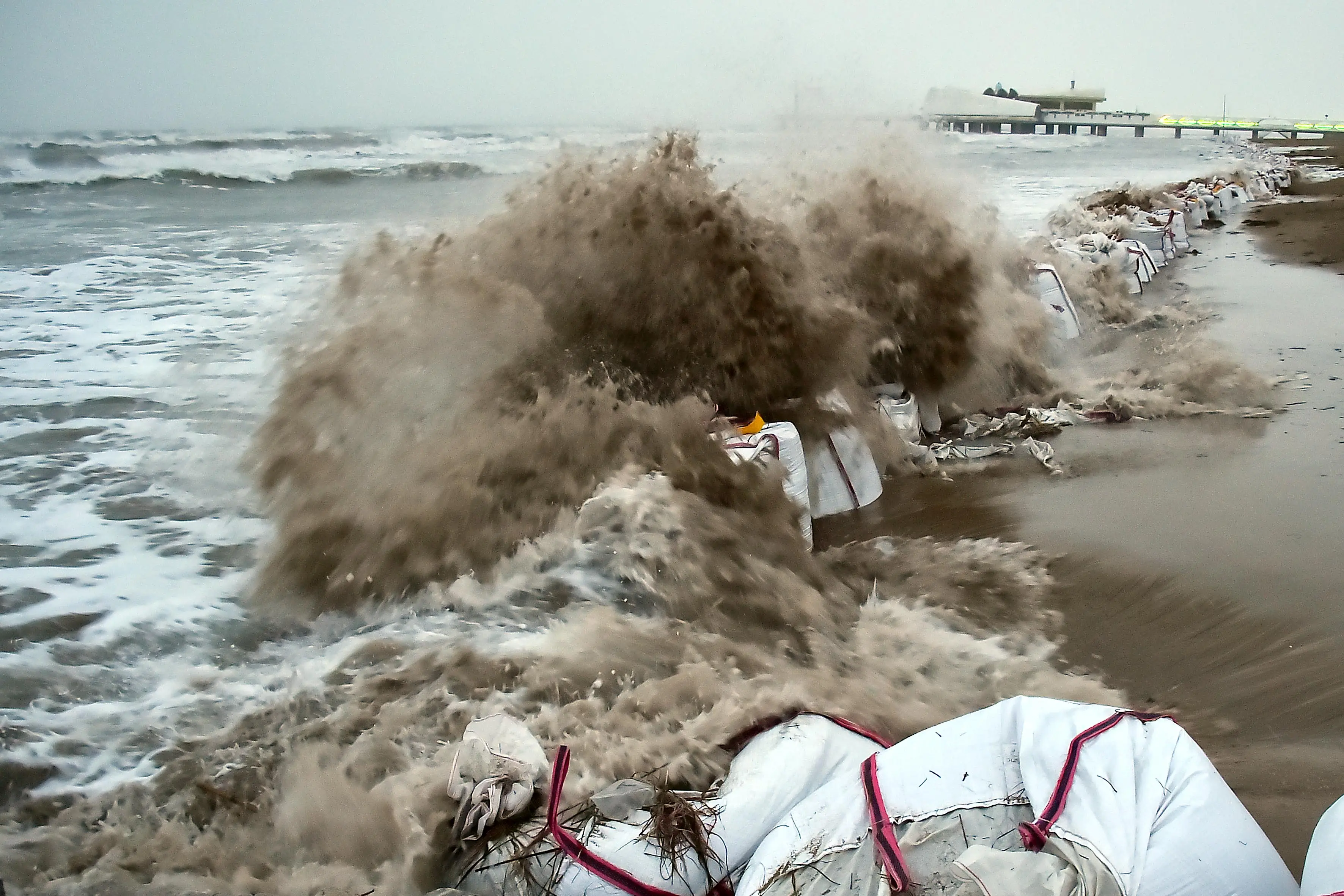 Lignano Sabbiadoro 22 Novembre 2022. Mareggiata. © Foto Petrussi