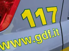 (ANSA) - Gdf: 117 e indirizzo web su auto di servizio.