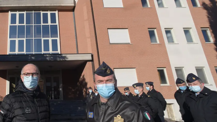 Il vicegovernatore della Regione Riccardo Riccardi con il comandante del 2. stormo colonnello Marco Bertoli