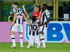 Udinese's Florian Thauvin jubilates with his teammates after scoring the goal during the Italian Serie A soccer match Parma Calcio vs Udinese Calcio at Ennio Tardini stadium in Parma, Italy, 16 September 2024. ANSA / SERENA CAMPANINI