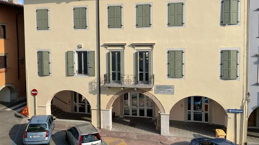 La sezione moderna della biblioteca Guarneriana a San Daniele, che ora pare solo al mattino