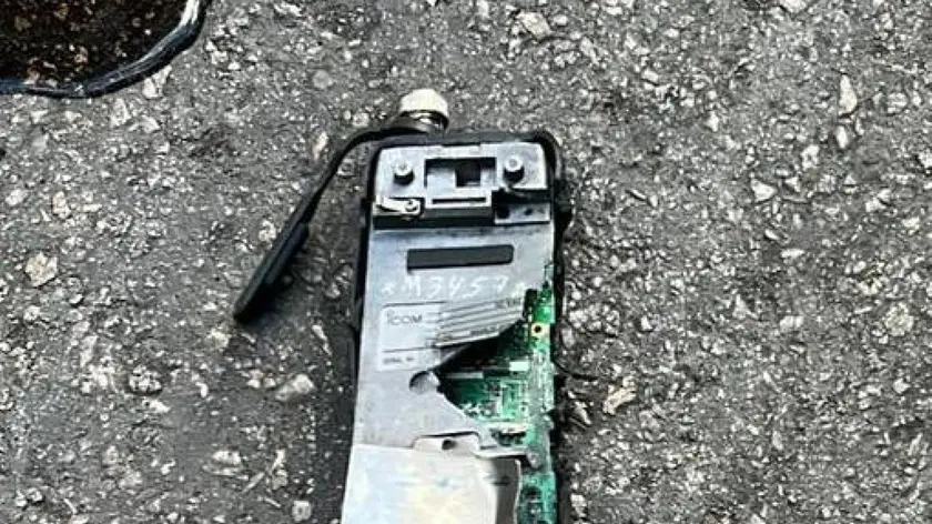 Un'immagine dai social dei walkie talkie che stanno esplodendo nella roccaforte di Hezbollah alla periferia di Beirut, il giorno dopo l'attacco con i cercapersone in Libano e Siria, 18 settembre 2024. Le esplosioni dei walkie talkie oggi sono avvenute nella periferia sud di Beirut dove si stavano svolgendo proprio i funerali di membri di Hezbollah uccisi ieri negli attacchi con i cercapersone in Libano. X / Emanuel (Mannie) Fabian +++ATTENZIONE LA FOTO NON PUO' ESSERE PUBBLICATA O RIPRODOTTA SENZA L'AUTORIZZAZIONE DELLA FONTE DI ORIGINE CUI SI RINVIA+++ NPK