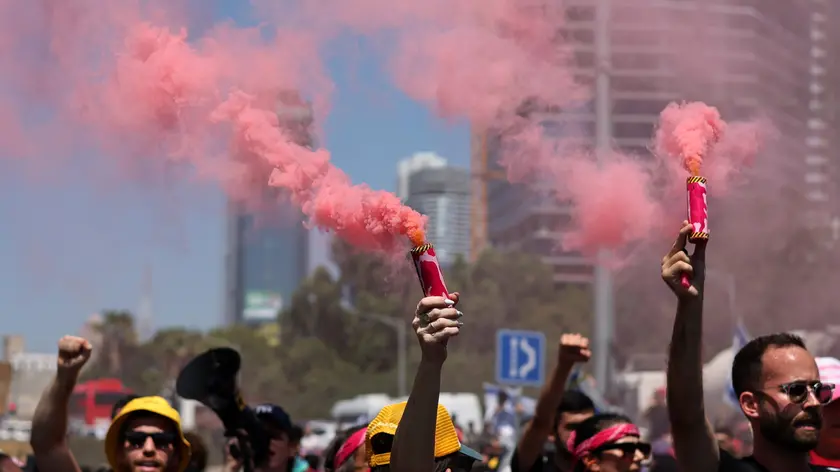 epa11579702 Israeli protesters light up smoke bombs as they block a road during an Israeli hostages families' protest in Tel Aviv, calling for the immediate release of Israeli hostages held by Hamas in Gaza, next to the Kirya in Tel Aviv, Israel, 02 September 2024. Israel's largest labor union, Histadrut, called for a nationwide general strike to start on 02 September urging the Israeli Prime Minister to reach a deal to secure the remaining hostages held by Hamas following the 07 October attack. Thousands of Israelis protested across Israel on 01 September following the recovery of the bodies of six hostagres held by Hamas in the Gaza Strip. According to a statement by the Israeli Government Press Office, 97 Israeli hostages remain in captivity in the Gaza Strip, with 33 confirmed dead. EPA/ATEF SAFADI