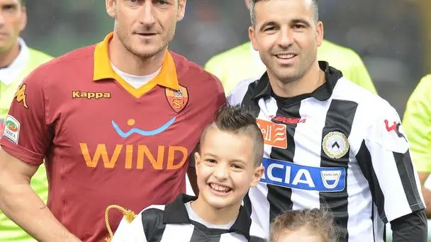 Italian forward and captain of AS Roma, Francesco Totti (L), poses for a photo with Italian forward and captain of Udinese, Antonio Di Natale, prior the Italian Serie A soccer match Udinese Calcio vs AS Roma at Friuli stadium in Udine, Italy, 09 March 2013..ANSA/LUCIANO ROSSI/AS ROMA