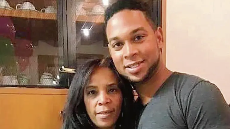 Una foto di Yancarlos Ramirez con la madre Matea Viola