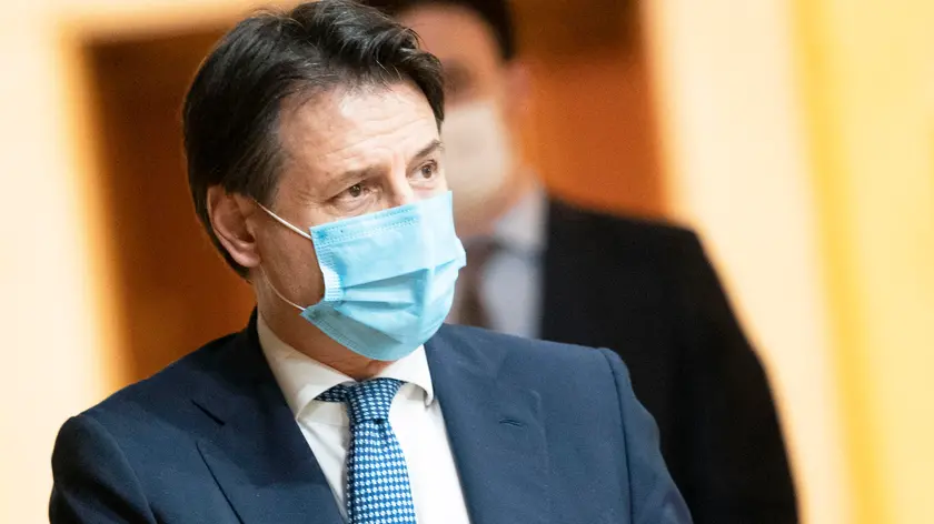 Il presidente del Consiglio Giuseppe Conte a Palazzo Chigi durante l'incontro con le parti sociali, Roma,5 maggio 2020. ANSA/FILIPPO ATTILI UFFICIO STAMPA PALAZZO CHIGI +++ NO SALES EDITORIAL USE ONLY +++