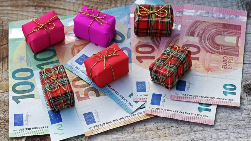 Nel 2024 cresce il numero dei beneficiari del Bonus Natale da 100 euro, che verrà erogato con la tredicesima mensilità