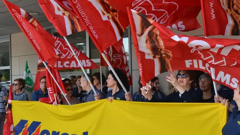 Udine 7 Giugno 2019. Manifestazione protesta Mercatone uno © Foto Petrussi