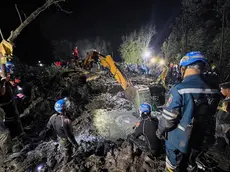 epa11560813 A handout photo made available by the Poh Teck Tung Foundation shows rescue workers conducting a search and rescue operating to recover the wreckage of a plane after it crashed into a mangrove forest in Chachoengsao province, Thailand, 23 August 2024. A small plane with nine people on board was found in the mud after it crashed in a mangrove forest in Chachoengsao province. All nine passengers, including five Chinese tourists from Hong Kong, two Thai female crew and the Thai pilot and co-pilot were killed in the crash, according to the Governor of Chachoengsao Province. EPA/PARTYA CHURARAT / HANDOUT HANDOUT EDITORIAL USE ONLY/NO SALES