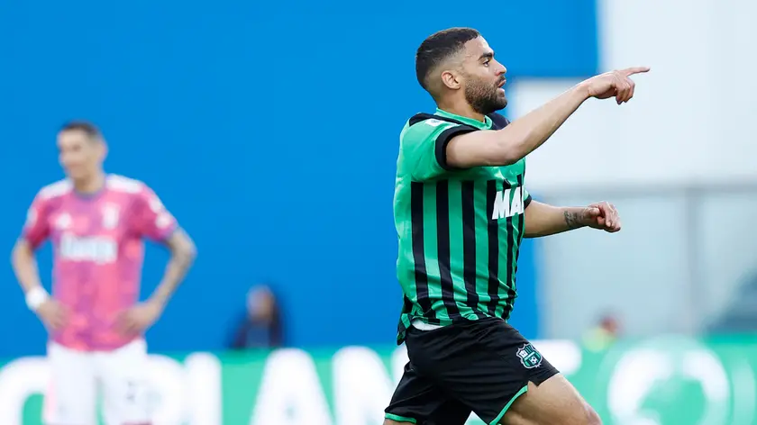 Sassuolo's Gregoire Defrel jubilates after scoring the goal during the Italian Serie A soccer match US Sassuolo vs Juventus FC at Mapei Stadium in Reggio Emilia, Italy, 16 April 2023. ANSA / SERENA CAMPANINI