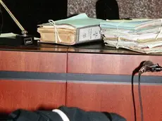 20040206 - ROMA -ANM: SCIOPERO TOGHE 11 MARZO, IL 12 VIRTUALE - Una foto di archivio che mostra una toga adagiata su una sedia in un' aula di tribunale. MASSIMO CAPODANNO /ANSA/JI
