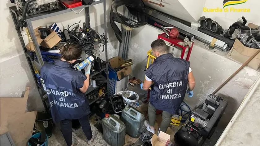 Sequestrata l'officina abusiva: era del tutto sconosciuta al Fisco