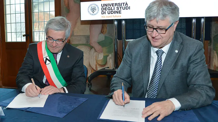 Il sindaco uscente Pietro Fontanini e il candidato del centrosinistra Alberto Felice De Toni: torneranno a sfidarsi al ballottaggio del 16 e 17 aprile per la guida del Comune di Udine (foto Petrussi)