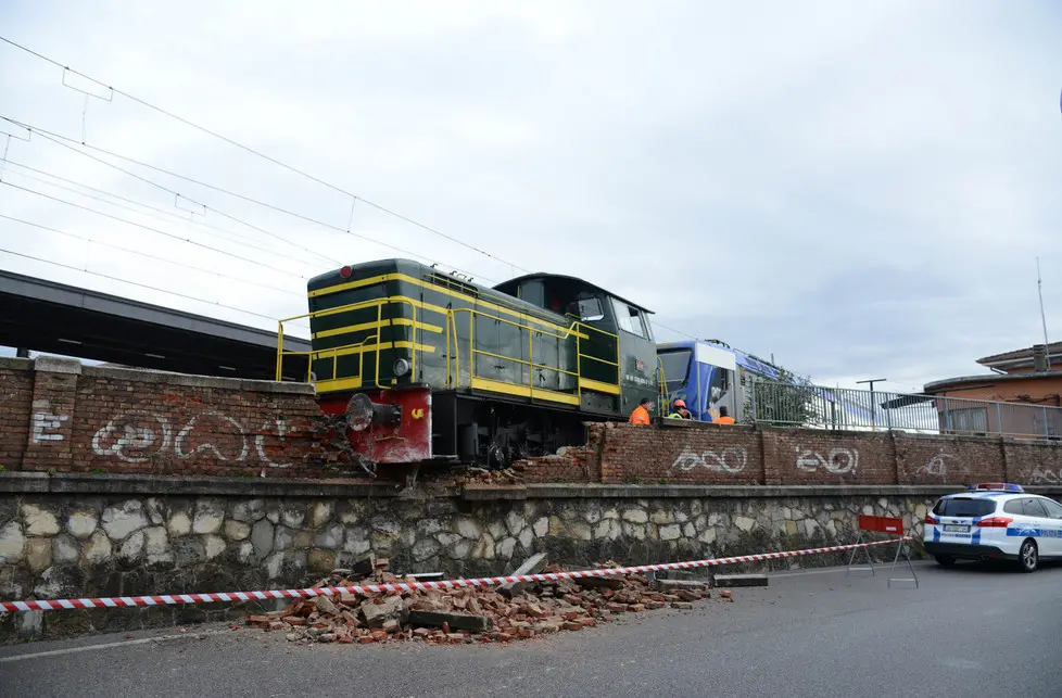 Udine 07 Marzo 2016 deragliamento locomotore via cernaia Petrussi Foto Turco Massimo