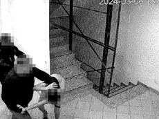 +++ATTENZIONE: QUESTE FOTO SOSTITUISCONO LE FOTO CON LO STESSO TITOLO TRASMESSE ALLE 17.26. SONO STATI ULTERIORMENTE COPERTI I VOLTI DI AGGRESSORI E AGGREDITI+++ Nelle immagini diffuse dalla polizia penitenziaria e tratte dal sistema di videosorveglianza dell'Istituto Penale per i minorenni Cesare Beccaria di Milano, si vede un momento delle violenze degli agenti sui detenuti l'8 marzo 2024. ANSA/ Polizia penitenziaria ANSA PROVIDES ACCESS TO THIS HANDOUT PHOTO TO BE USED SOLELY TO ILLUSTRATE NEWS REPORTING OR COMMENTARY ON THE FACTS OR EVENTS DEPICTED IN THIS IMAGE; NO ARCHIVING; NO LICENSING NPK